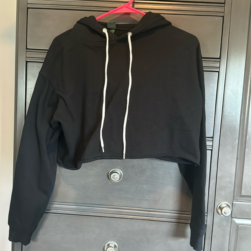 Black crop top sweatshirt